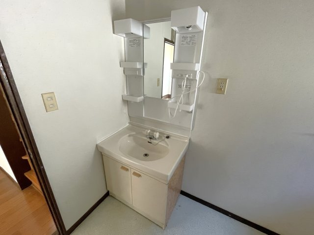 大網白里市柳橋貸戸建の独立洗面台