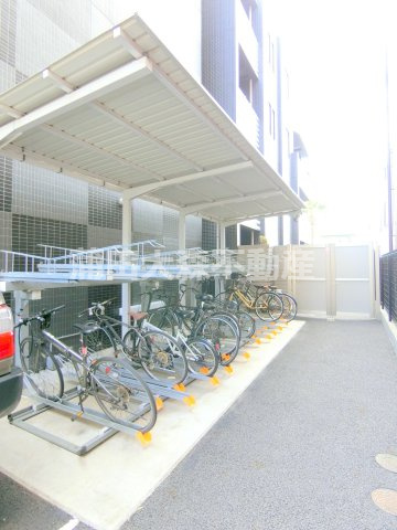 SYFORME 田園調布南 Asyl Courtのその他共用部分|屋根付き駐輪場