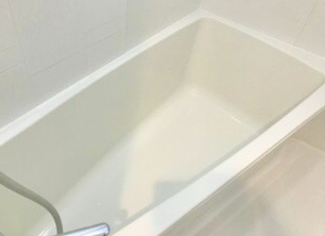 SYFORME 田園調布南 Asyl Courtの浴室|窓と浴室乾燥機付きのバスルーム　お風呂
