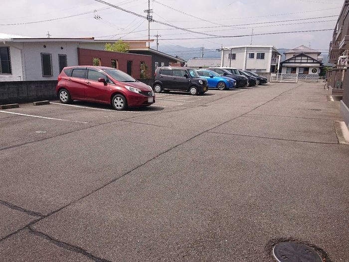 メゾン・クレール　B棟の駐車場