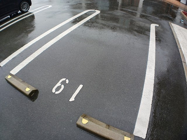 アイリスⅢの駐車場