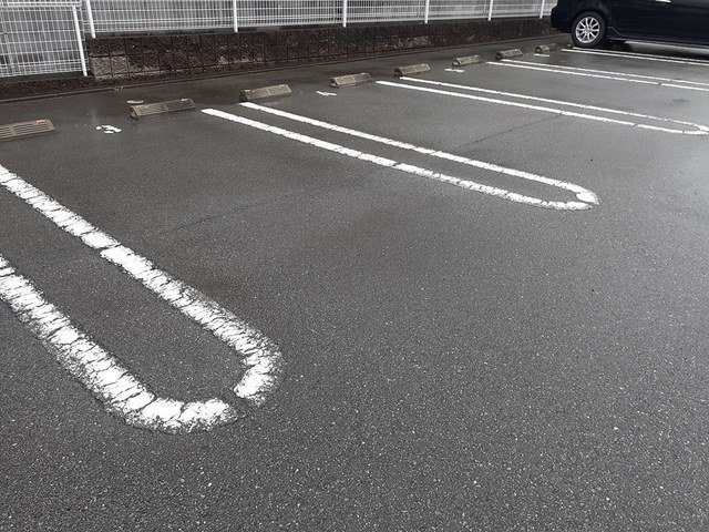 アステール　ホーラーの駐車場