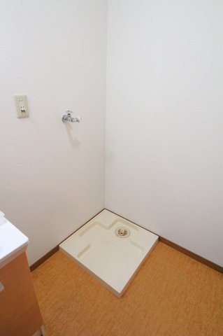 桃山ビルの設備|室内洗濯機置き場※他室参考写真