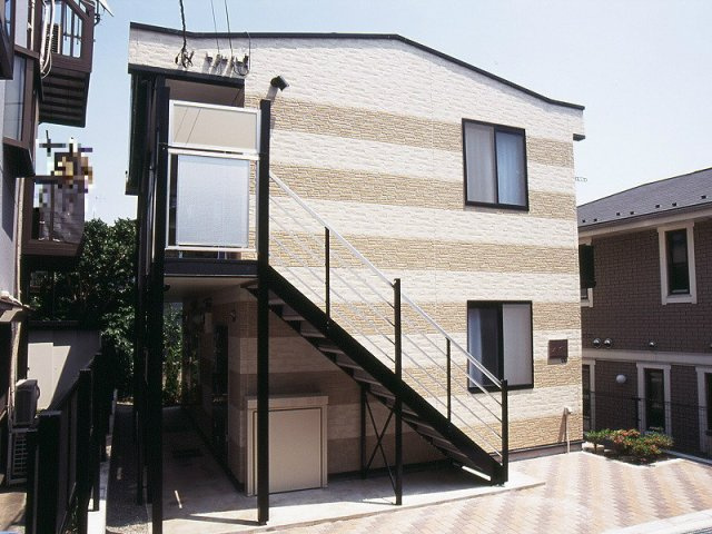レオパレス鶴見東台の外観