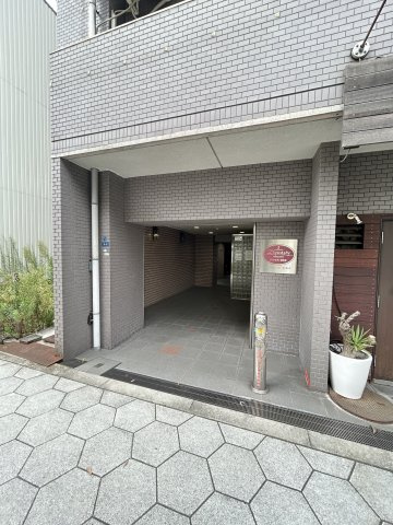 ディナスティ清水谷のエントランス
