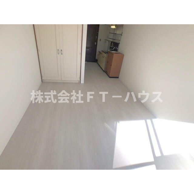 グロリアマンションの居間・リビング