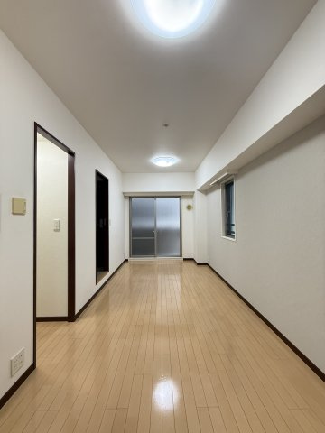 大阪市中央区高津３丁目の賃貸マンションの居間・リビング