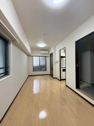 大阪市中央区高津３丁目の賃貸マンションの居間・リビング