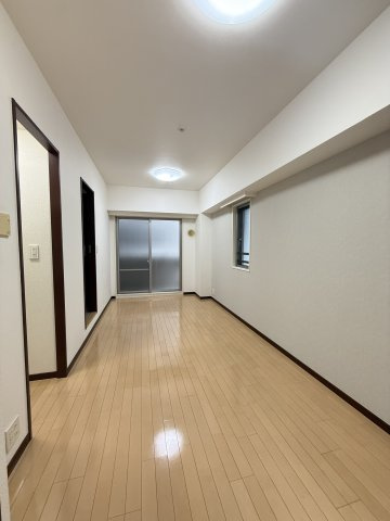 大阪市中央区高津３丁目の賃貸マンションの居間・リビング