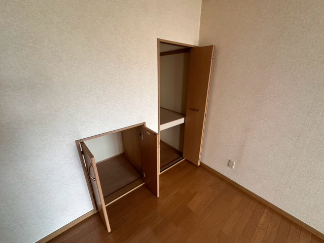 Y'sメゾネットCの収納|ちょっとした収納スペースも充実しています