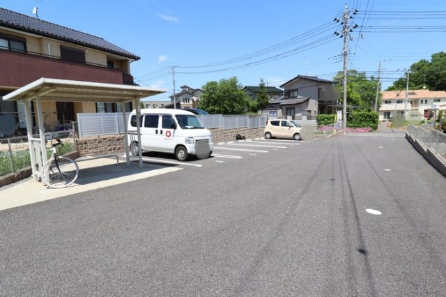 クレストヴィラⅠの駐車場