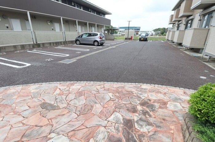 サニープレイスCの駐車場