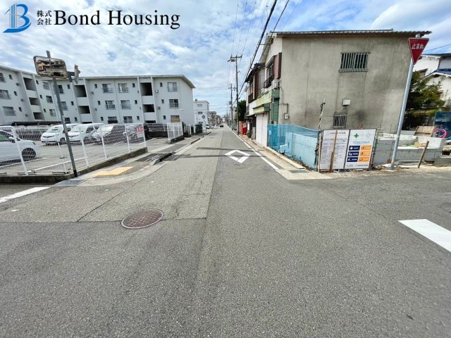 三方角地につき開放感あり　福田3丁目　新築限定1棟の前面道路含む現地写真