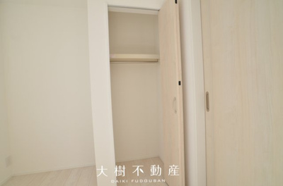【洋室】 | 座間市座間2丁目　新築戸建て　全3棟　【仲介手数料無料】 | 2階　洋室1（4.6帖）クローゼット