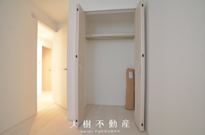【洋室】 | 座間市座間2丁目　新築戸建て　全3棟　【仲介手数料無料】 | 1階　洋室3（5.5帖）クローゼット