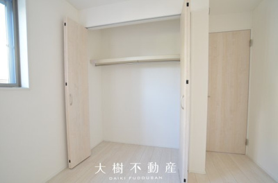 【洋室】 | 座間市座間2丁目　新築戸建て　全3棟　【仲介手数料無料】 | 1階　洋室4（5.3帖）クローゼット