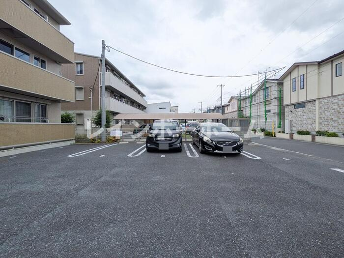 プランドール幸房　弐番館　仲介手数料（賃料の1.10ヵ月）の50％OFF対象物件！の駐車場|駐車場に車を止められます
