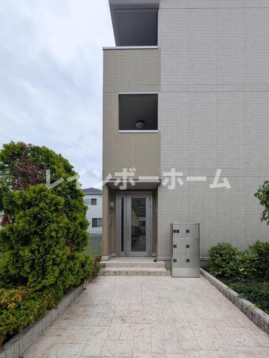 プランドール幸房　弐番館　仲介手数料（賃料の1.10ヵ月）の50％OFF対象物件！のエントランス|落ち着いたエントランスです