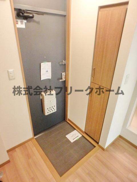 武蔵野市中町２丁目のアパートの玄関