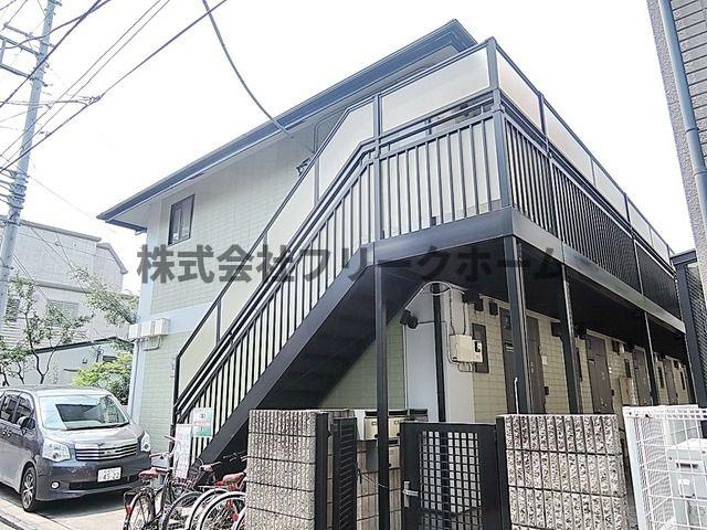 武蔵野市中町２丁目のアパートの外観