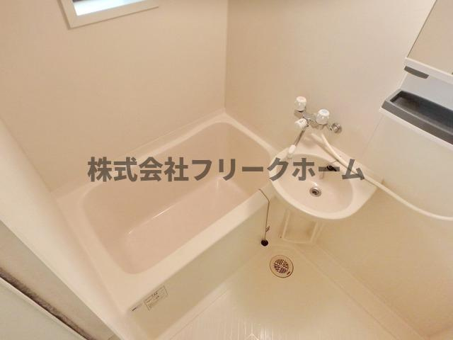 武蔵野市中町２丁目のアパートの浴室