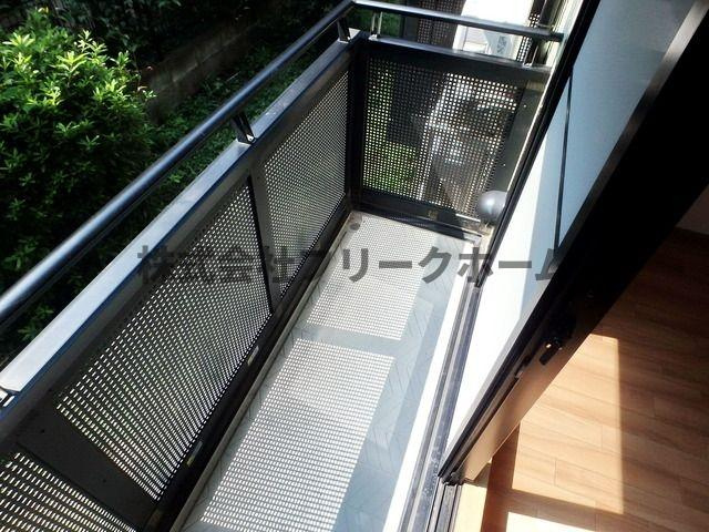 武蔵野市中町２丁目のアパートのバルコニー
