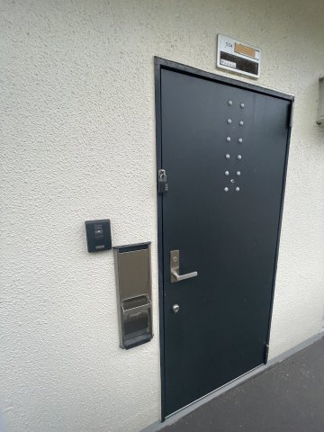 サニーパレス白川台の玄関