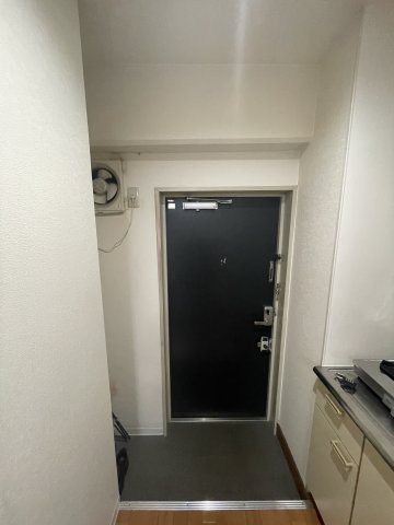 サニーパレス白川台の玄関