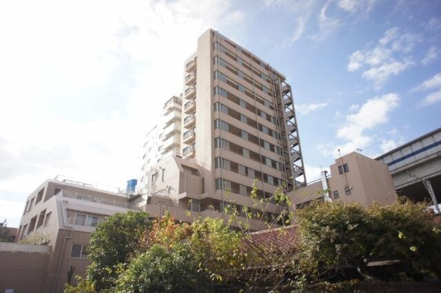 プラティーク三軒茶屋の外観
