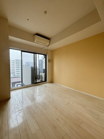 プレミアムコート谷町4丁目の居間・リビング