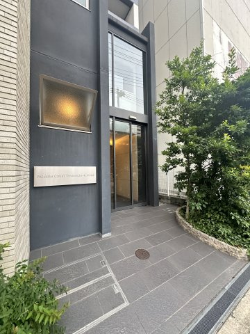 プレミアムコート谷町4丁目のエントランス