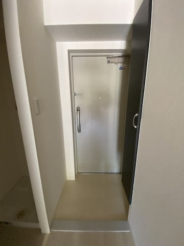 ツルトスコⅡ番館の玄関