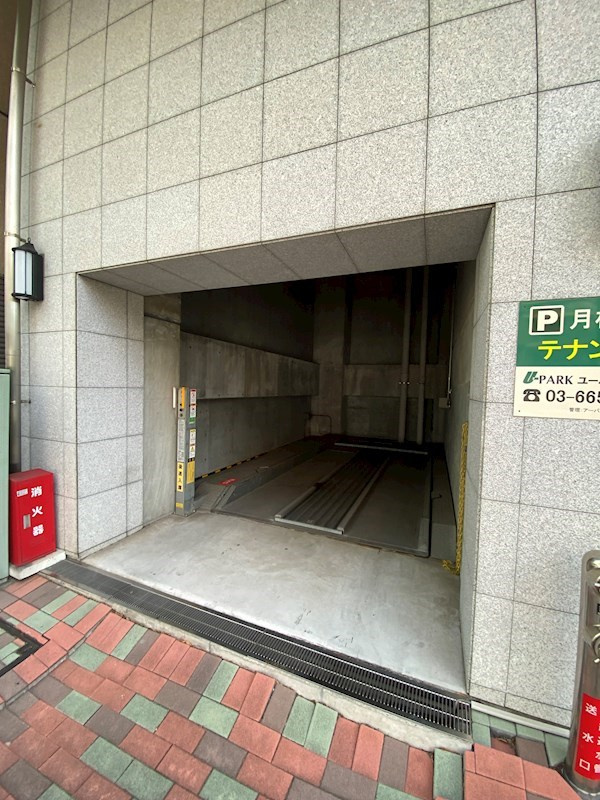 メインステージ目黒Ⅱの駐車場