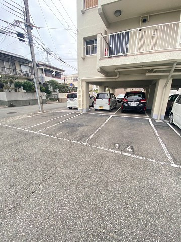 鐘紡夙川台マンションの駐車場