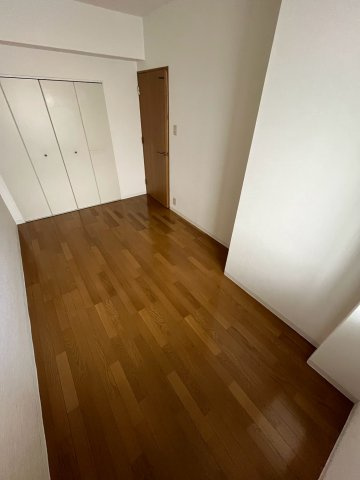 ベルパレス高木の洋室