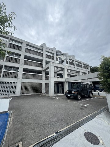 グランドメゾン須磨の駐車場