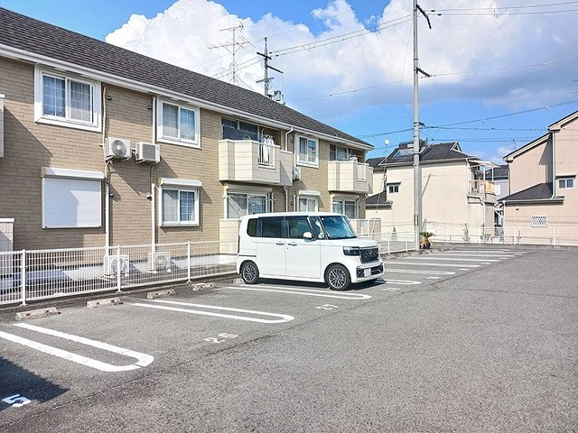 サニーセレノＤの駐車場