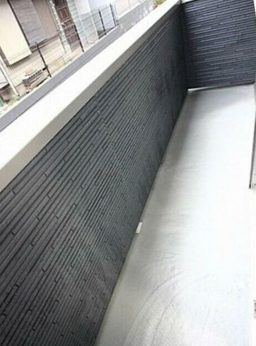 狛江市猪方２丁目のアパートのバルコニー