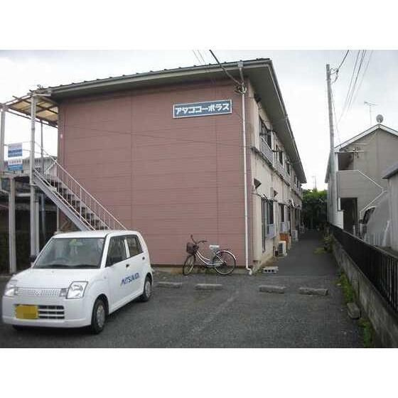 アタゴコーポラスの駐車場