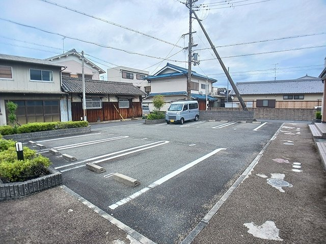 エストアロッジオⅠの駐車場
