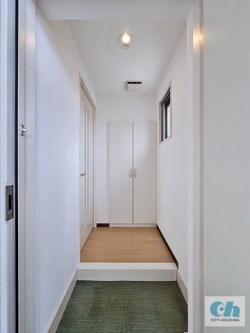 ピアラ日吉 203号室の玄関