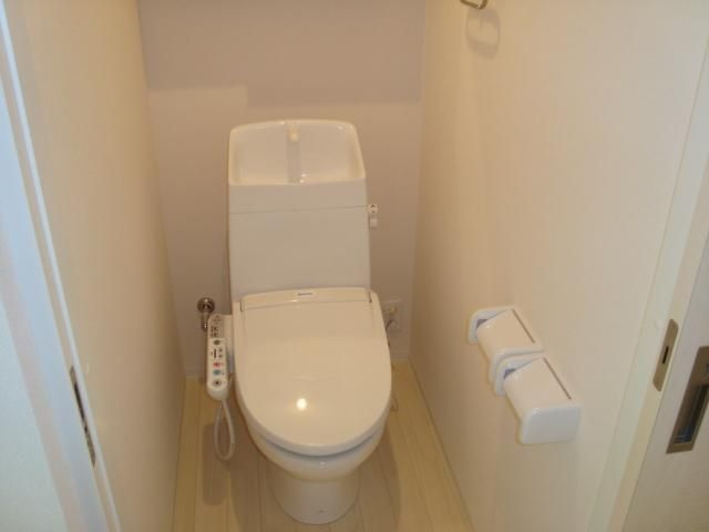 Racine(ラシーヌ)のトイレ|落ち着いた色調のトイレです