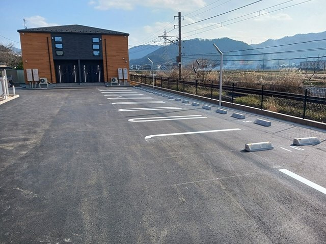 カーサ　Ｋ　スワンⅠの駐車場