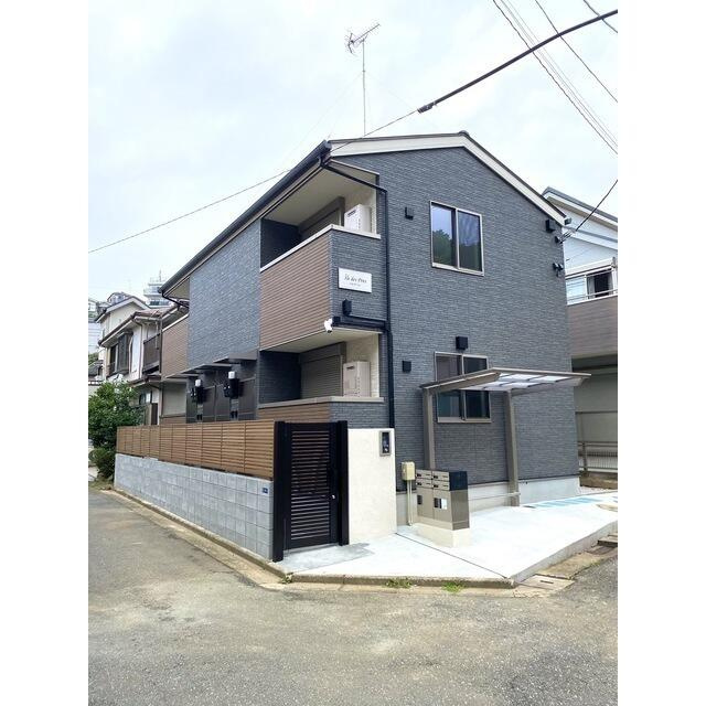 川崎市麻生区多摩美１丁目のアパートの庭
