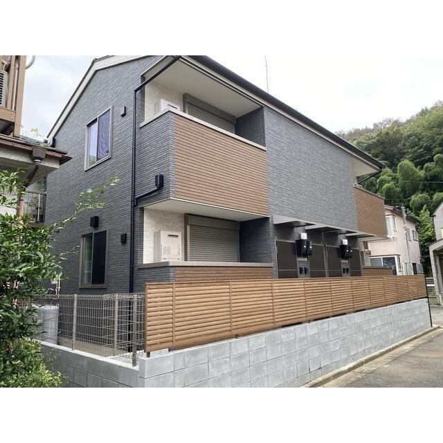 川崎市麻生区多摩美１丁目のアパートのバルコニー