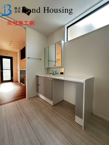 駐車並列2台可能　千鳥が丘1丁目　新築2区画　1号棟の居間・リビング