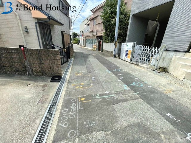 ZEH水準　千鳥が丘1丁目　新築2区画　2号棟の前面道路含む現地写真