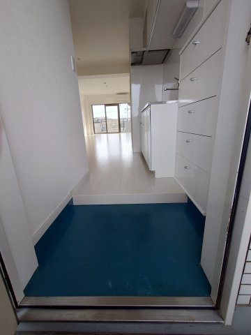 川崎市多摩区中野島３丁目の賃貸マンションの玄関