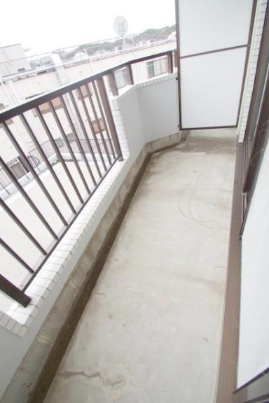 川崎市多摩区中野島３丁目の賃貸マンションのバルコニー