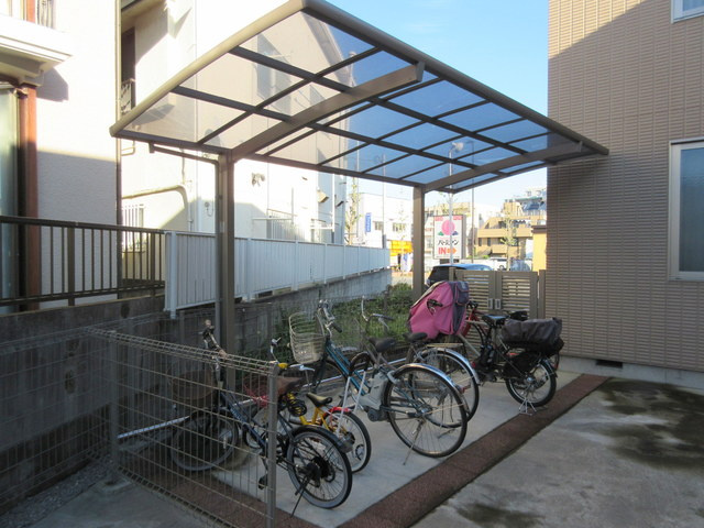 青梅市河辺町４丁目の賃貸マンションのその他共用部分|★屋根付き駐輪場★